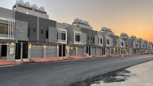 4 Bedroom Flat for Sale in South Riyadh, Riyadh - For sale, an upper floor two-story townhouse in Al-Badr neighborhood, south of Riyadh.