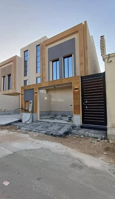 دور 4 غرف نوم للبيع في شرق الرياض، الرياض - عقار للبيع