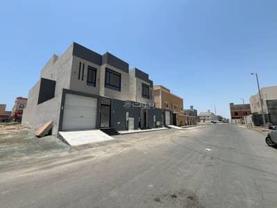 8 Bedroom Villa for Sale in North Jeddah, Jeddah - Luxury villa for sale in North Obhur in front of the park.