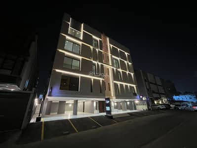 5 Bedroom Flat for Sale in Central Jeddah, Jeddah - Luxurious 5-room apartment for sale in Al-Faisaliah neighborhood in a prime location and accepts housing allowances.