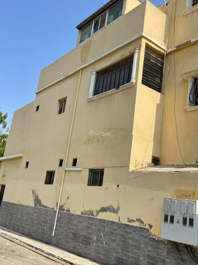 11 Bedroom Residential Building for Sale in South Jeddah, Jeddah - Residential apartments + villa for sale in Al-Madaen Al-Fahd neighborhood