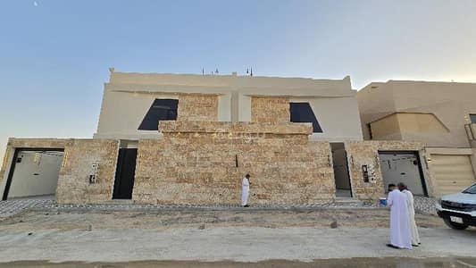 6 Bedroom Floor for Sale in West Riyadh, Riyadh - Upper floor with an apartment for sale