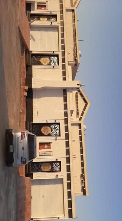 5 Bedroom Floor for Sale in West Riyadh, Riyadh - Luxury villa for sale in Al-Mahdiyah neighborhood – Prime location opposite Al-Othaim | Area 450m² | Attractive price