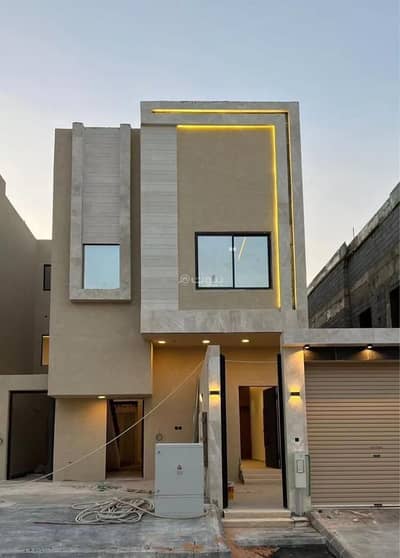 4 Bedroom Floor for Sale in South Riyadh, Riyadh - Floor For Sale in Okaz, Riyadh