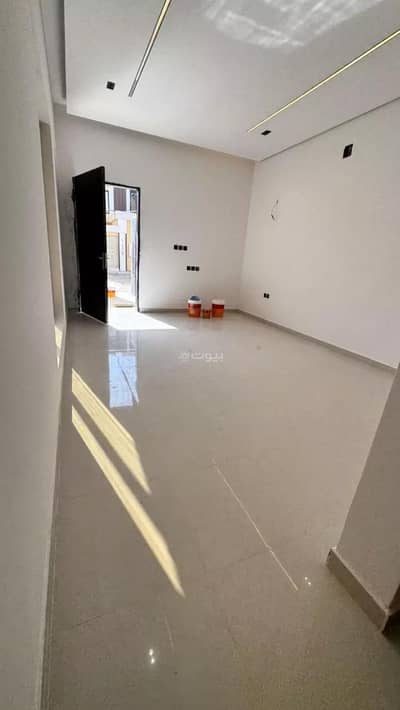 4 Bedroom Floor for Sale in South Riyadh, Riyadh - Floor For Sale in Okaz, Riyadh