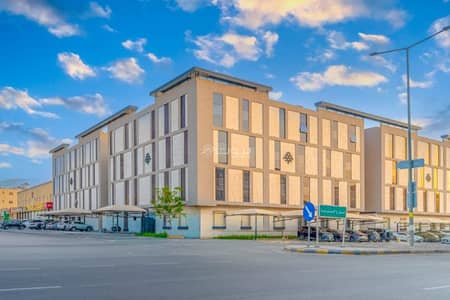 3 Bedroom Flat for Sale in North Riyadh, Riyadh - A spacious apartment with natural lighting and a distinctive view for sale in the Al-Yasmeen neighborhood.