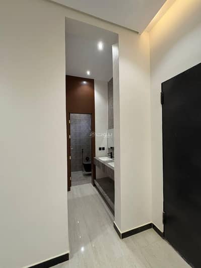 5 Bedroom Floor for Sale in East Riyadh, Riyadh - Residential building with 5 bedrooms for sale in Al-Bayan neighborhood