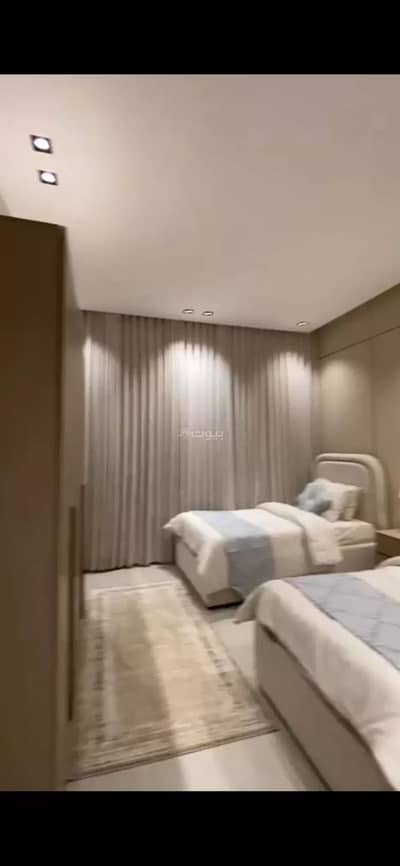 دور 4 غرف نوم للبيع في جنوب الرياض، الرياض - دور للبيع في شارع الشامي الصالحي, حي عكاظ, مدينة الرياض, منطقة الرياض