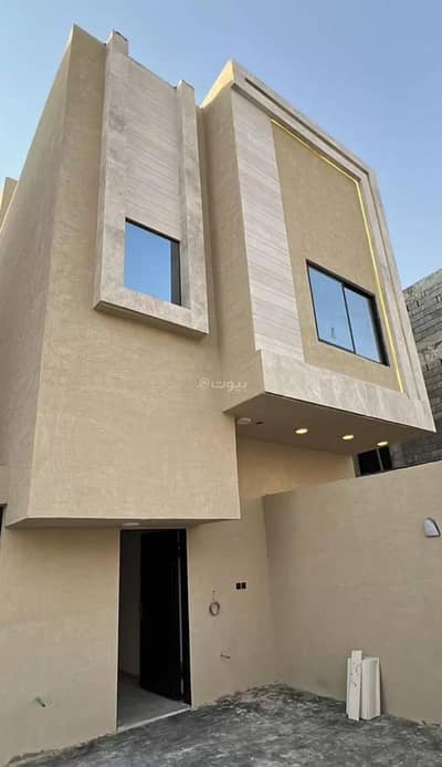 3 Bedroom Floor for Sale in South Riyadh, Riyadh - Floor For Sale in Okaz, Riyadh