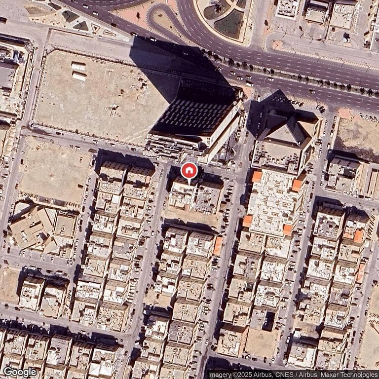 Excellent building in Al-Badee neighborhood directly opposite Suwaidaa Roundabout overlooking the Corniche of Dammam. Excellent building in Al-Badee neighborhood directly opposite Suwaidaa Roundabout overlooking the Corniche of Dammam.