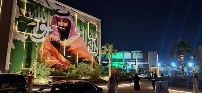 معرض  للايجار في غرب الرياض، الرياض - محل للإيجار في شارع الشيخ عبدالرحمن بن فريان, حي السويدي الغربي, مدينة الرياض, منطقة الرياض