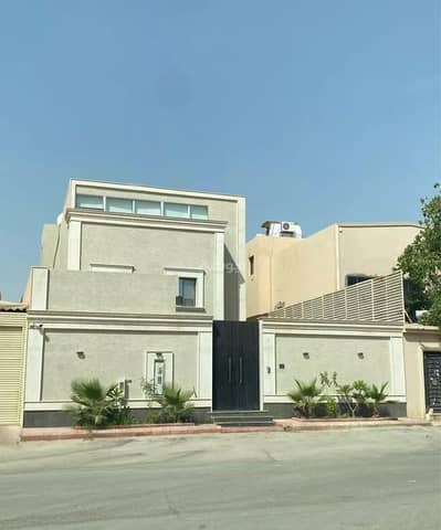 فیلا 4 غرف نوم للبيع في شرق الرياض، الرياض - فيلا للبيع في شارع جبل العوينات, حي الملك عبدالعزيز, مدينة الرياض, منطقة الرياض