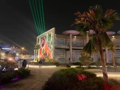 معرض  للايجار في غرب الرياض، الرياض - محل للإيجار في شارع الشيخ عبدالرحمن بن فريان, حي السويدي الغربي, مدينة الرياض, منطقة الرياض