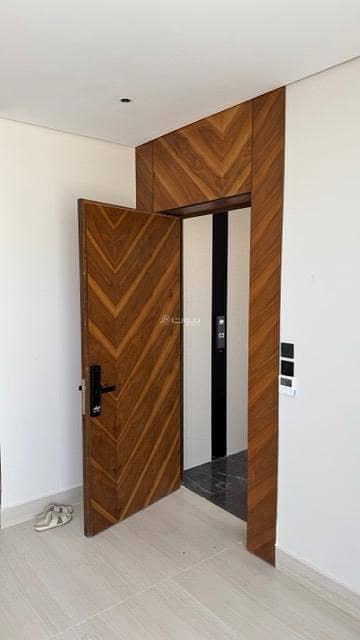 3 Bedroom Floor for Rent in North Riyadh, Riyadh - Luxury apartment for rent in the heart of Al Olaya neighborhood – Ibn Uthayr Street
