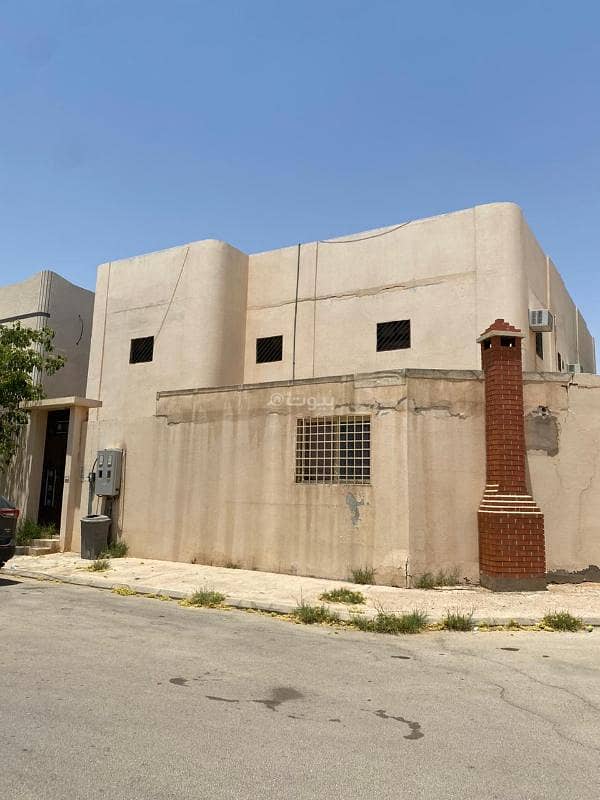 For sale: a two-story villa in the Al-Wusta neighborhood in Unaizah.