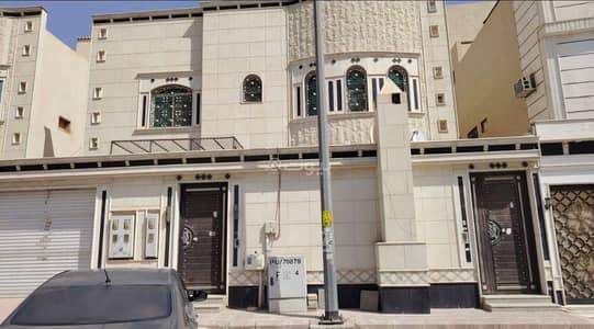 9 Bedroom Villa for Sale in South Riyadh, Riyadh - For sale: A villa in Al-Aziziyah neighborhood in Riyadh.