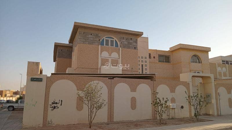 Villa in the housing area on two streets