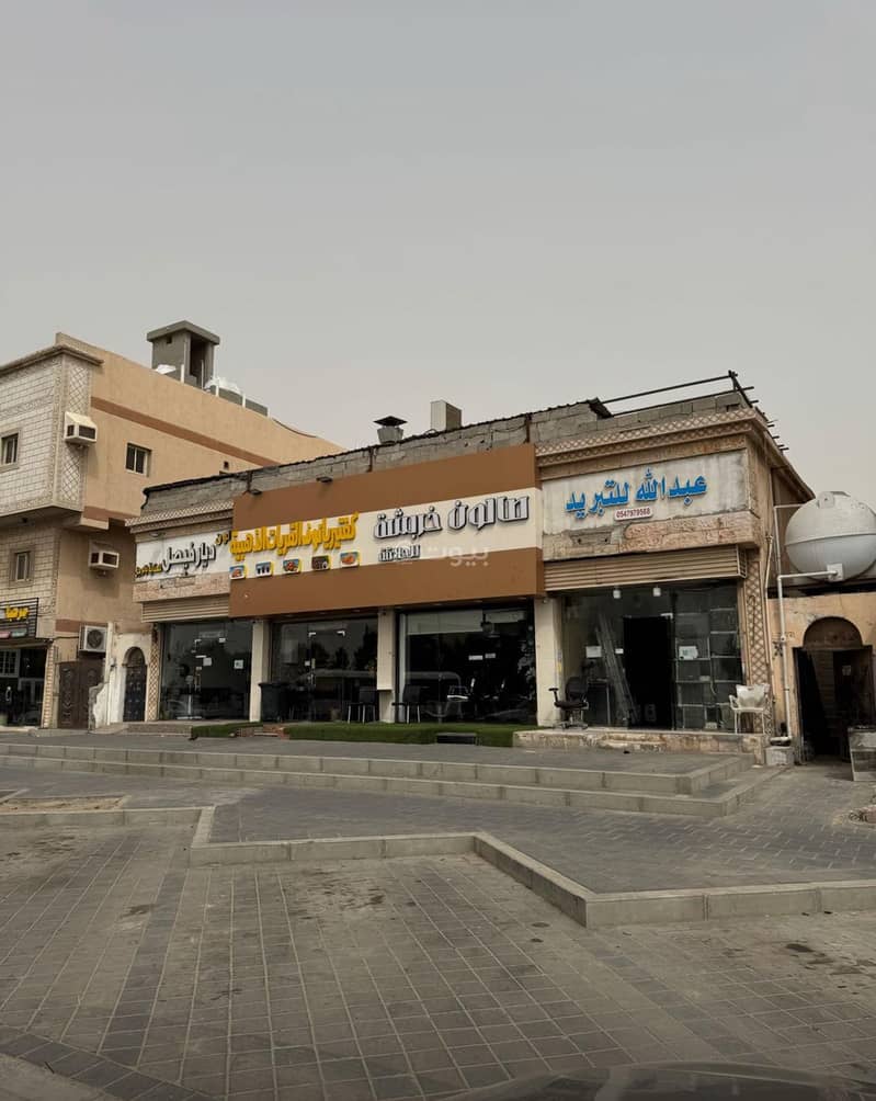 For sale: a commercial building with one floor of shops in Jeddah, Taiba neighborhood.