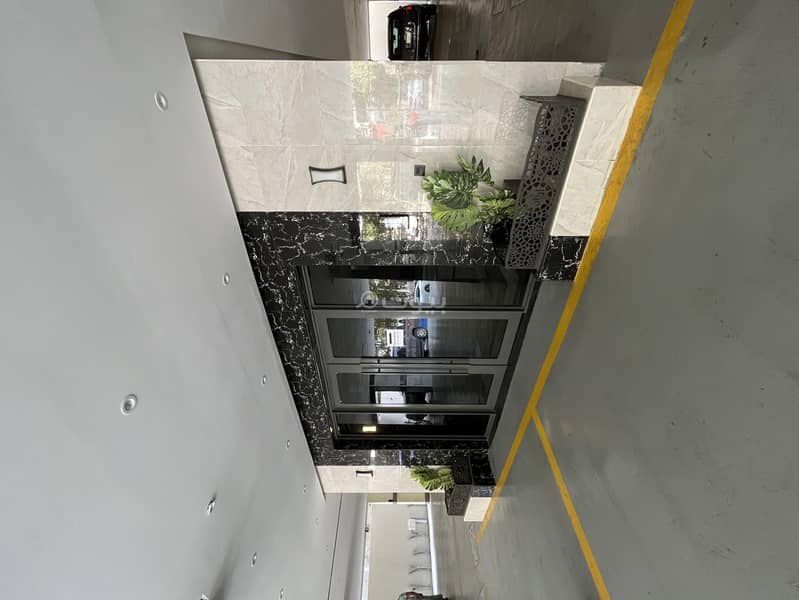 5 luxury room apartment in Jeddah, Al-Musharraf neighborhood on a double street