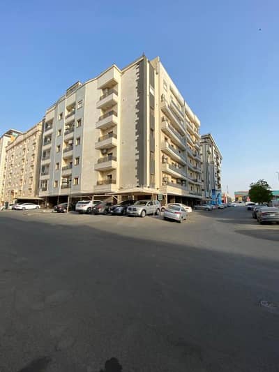 5 Bedroom Villa for Sale in North Jeddah, Jeddah - Penthouse for sale in Al-Safa behind the Pyramids Center consisting of 5 rooms