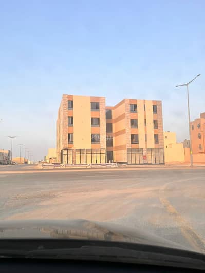 عمارة سكنية 10 غرف نوم للبيع في غرب الرياض، الرياض - عمارة سكنية مكونة من ٣ محلات تجارية و ١٠ شقق سكنية