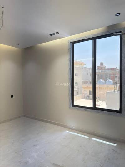 4 Bedroom Flat for Sale in North Jeddah, Jeddah - For sale: an apartment with 4 rooms, 3 bathrooms, a kitchen, and a large front living room with two entrances.