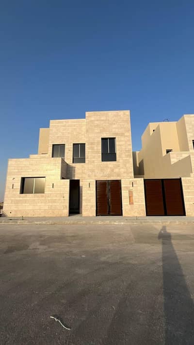 5 Bedroom Villa for Sale in West Riyadh, Riyadh - A villa consisting of 5 bedrooms for sale in Mahdia