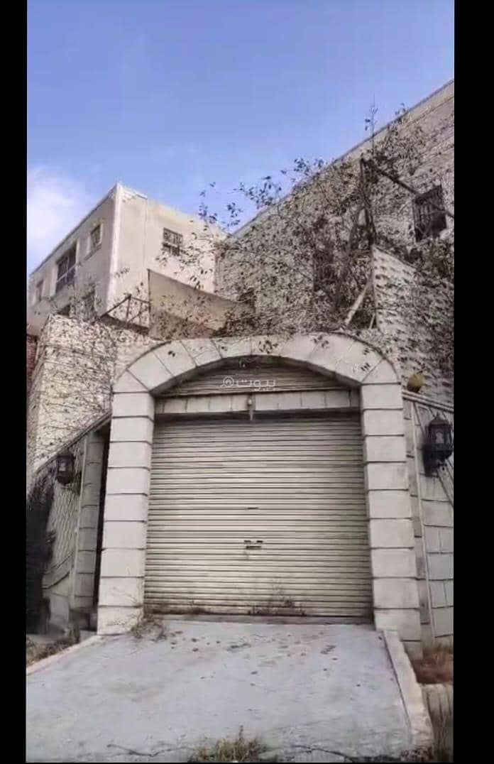 Villa for Sale – Al-Qaim District, Taif