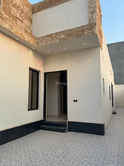 3 Bedroom Floor for Sale in East Riyadh, Riyadh - Residential apartment for sale in Al-Jinadriah