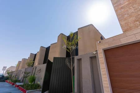 4 Bedroom Villa for Sale in North Riyadh, Riyadh - Luxurious villa with modern design and private pool – area 250 m² in a prestigious location