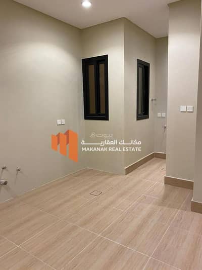 3 Bedroom Flat for Rent in Al Hamra, Al Khobar - Apartment with a direct view of the garden and fountain for rent – Al Hamra District, Khobar