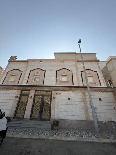 Residential Building for Sale in North Jeddah, Jeddah - A spacious building with a prime location for sale