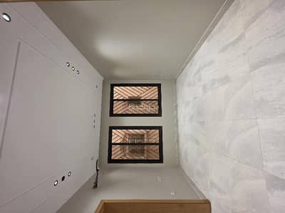 5 Bedroom Flat for Sale in North Jeddah, Jeddah - 5 rooms and a maid's room in Al Safa neighborhood, accepts bank financing and cash.