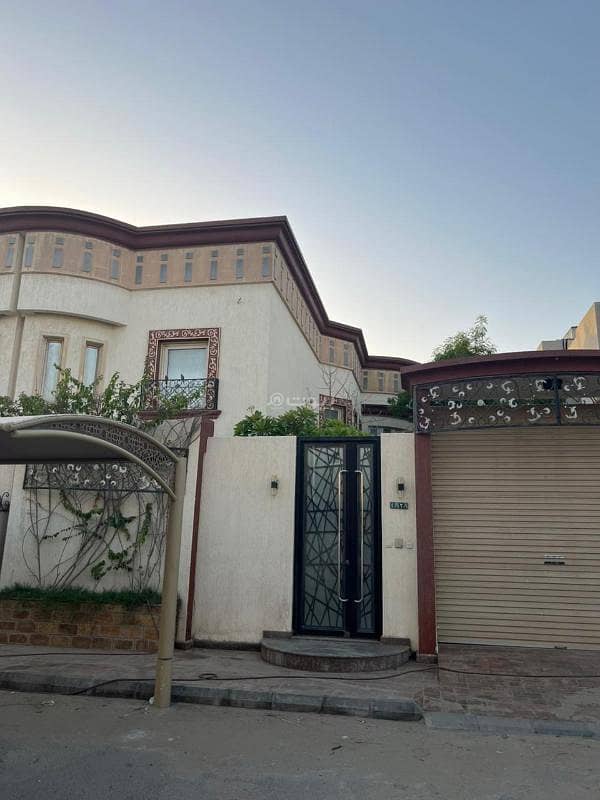 Duplex in Al-Fakheria neighborhood with a prime location and elegant finishes.