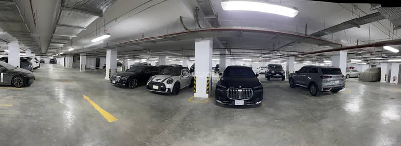 Office for Rent in West Riyadh, Riyadh - Start your project from a workspace that combines the office, warehouse, and parking in one integrated location.