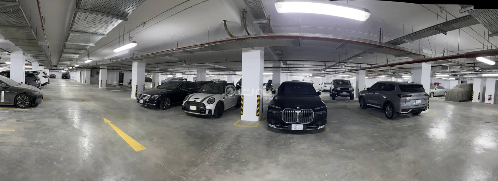 Start your project from a workspace that combines the office, warehouse, and parking in one integrated location.