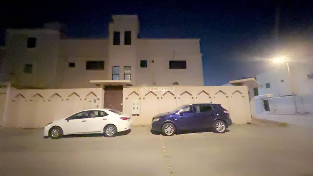 فله على شارعين للبيع فله على شارعين للبيع