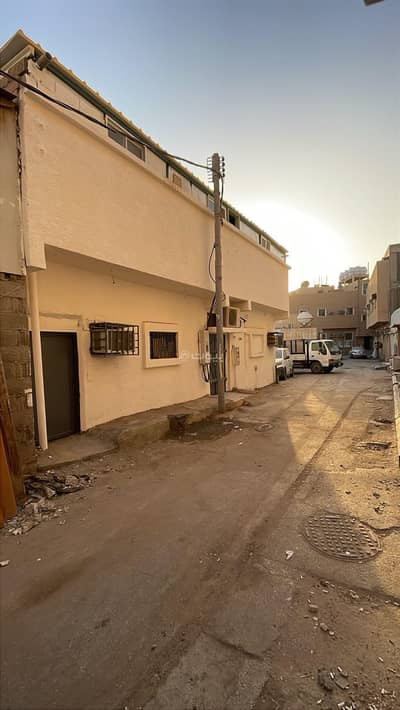 6 Bedroom Apartment for Rent in Central Riyadh, Riyadh - First floor apartment in Ibn Qasim old market