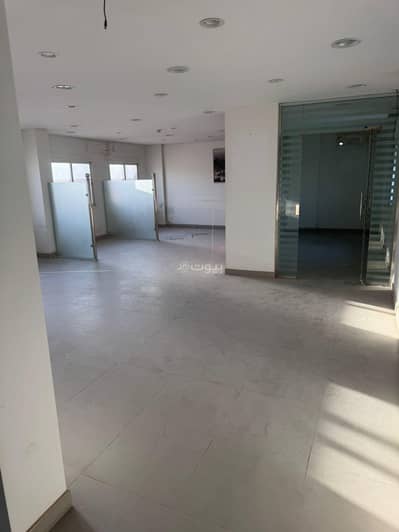 Office for Rent in East Riyadh, Riyadh - Office for rent in Al-Nahda neighborhood on Salman Al-Farsi Road in Riyadh.