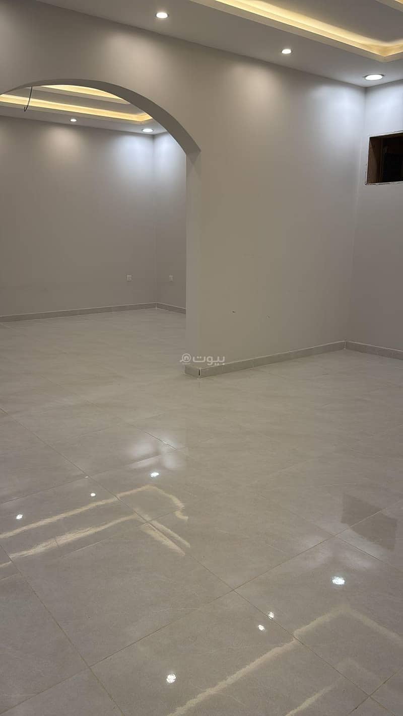 Apartment consisting of five rooms for rent