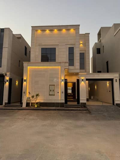 9 Bedroom Villa for Sale in East Riyadh, Riyadh - Villa with a separate entrance apartment in the Al-Mu'izzilah neighborhood