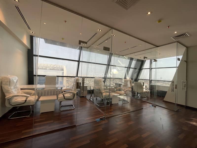 مكتب للإيجار في الشاطئ