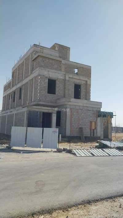 10 Bedroom Villa for Sale in East Riyadh, Riyadh - A skeleton villa in the Al Marjan neighborhood in Riyadh.