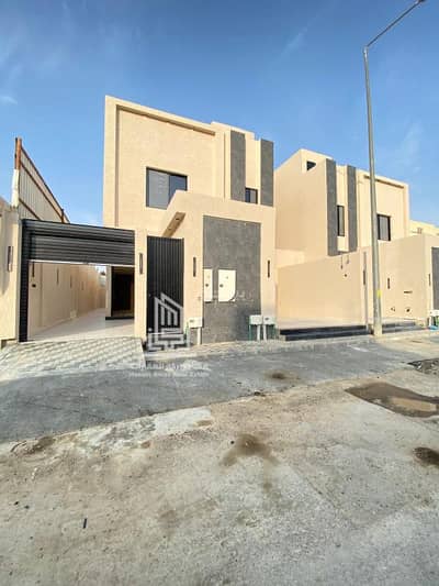 دور 4 غرف نوم للبيع في شرق الرياض، الرياض - دور أرضي فاخر للبيع بموقع مميز وتشطيب راقٍ