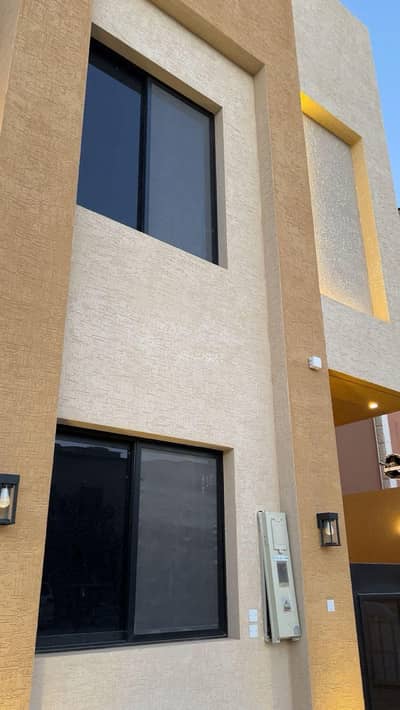 7 Bedroom Villa for Sale in Dhahrat Al Awdat Sharq, Al Diriyah - Villa in Dhahrat Al Awdat Sharq 7 bedrooms 2900000 SAR - 87796557