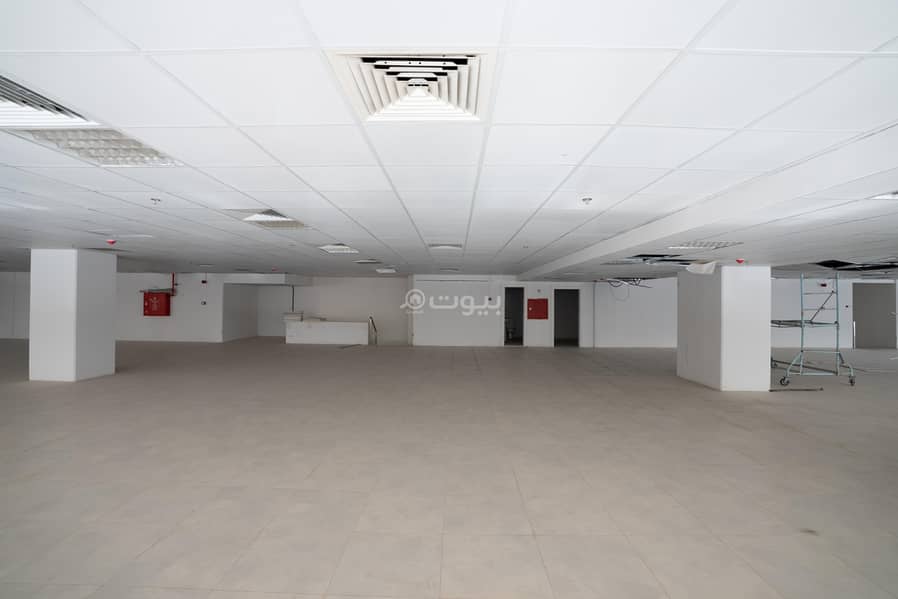 مبنى معرض للإيجار في العليا، الرياض