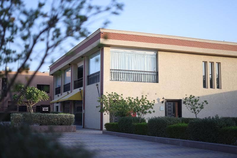 ساتل في كمباوند كرييتف ساتل في كمباوند كرييتف