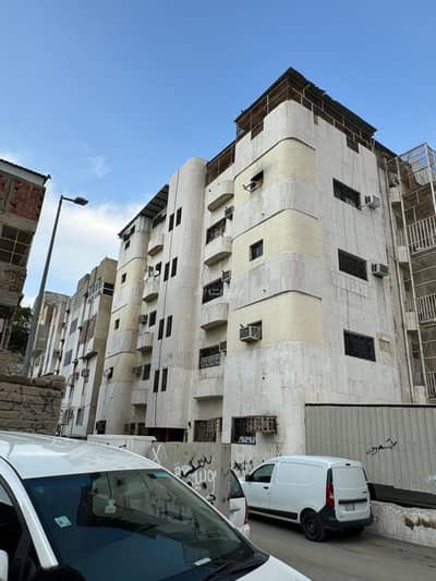 Residential Building for Sale in Wadi Jalil, Makkah - Residential building for sale in Mecca, Al-Hajj Street.