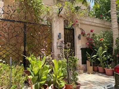 2 Bedroom Apartment for Rent in North Jeddah, Jeddah - A luxurious two-bedroom apartment with a spacious living area that meets the needs of the modern family.