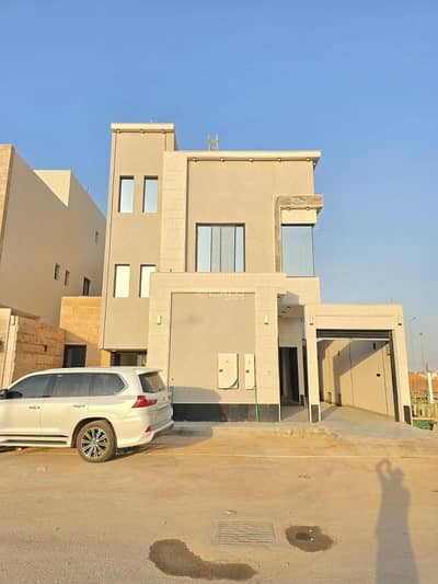 3 Bedroom Floor for Sale in East Riyadh, Riyadh - First floor in the Al-Rimal neighborhood, very special location.